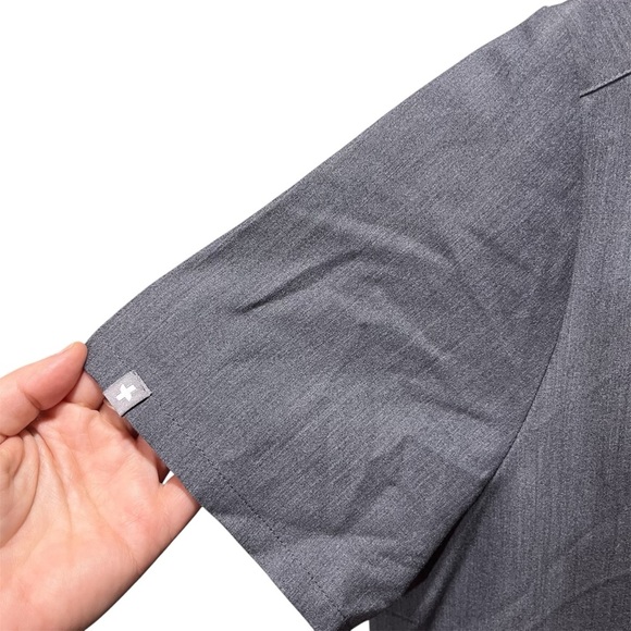 Figs Women's Casma 3-Pocket Scrub Too Gray Large Technical Collection - Picture 2 of 9